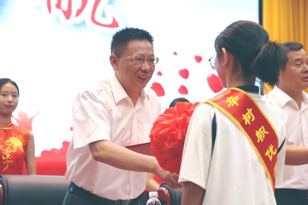 9fb7ebb6d01a4c3eb280957eed2e498c.jpg 9fb7ebb6d01a4c3eb280957eed2e498c.jpg